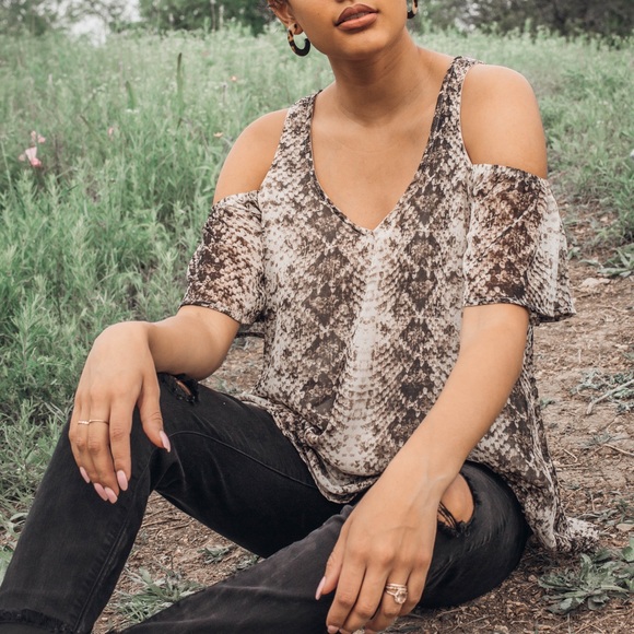 Love Bites Cold Shoulder Top - Picture 3 of 6